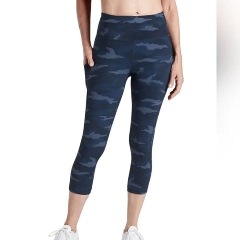 Athleta Ultimate Stash Pocket Camo Capri Sz S